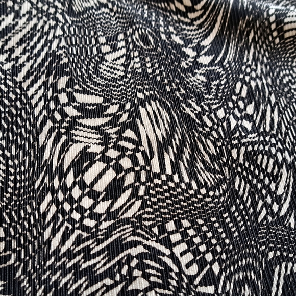 Sleeveless top. Geometric pattern. Size L - Picture 3 of 4